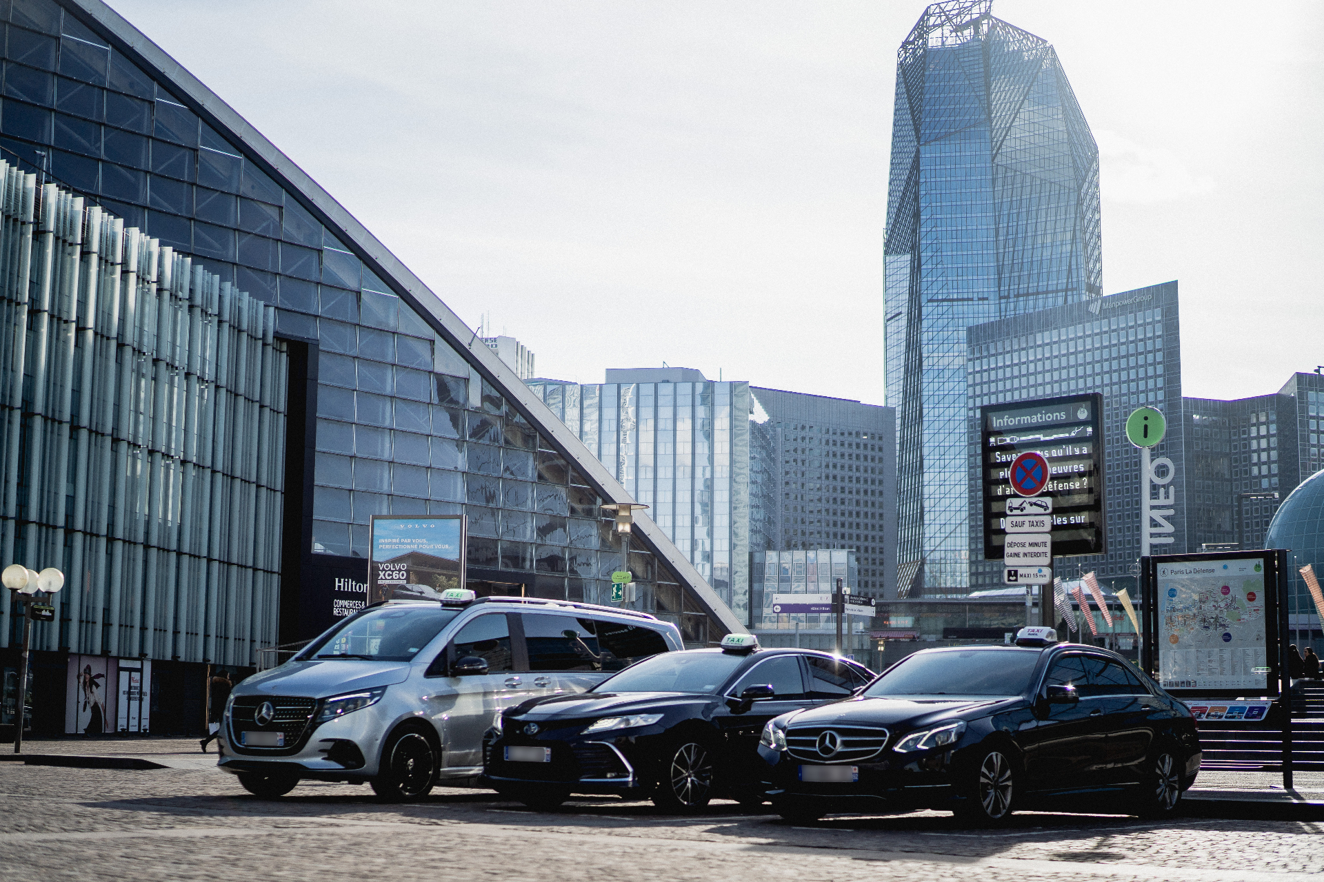 Notre flotte Mercedes et Toyota à La Défense
