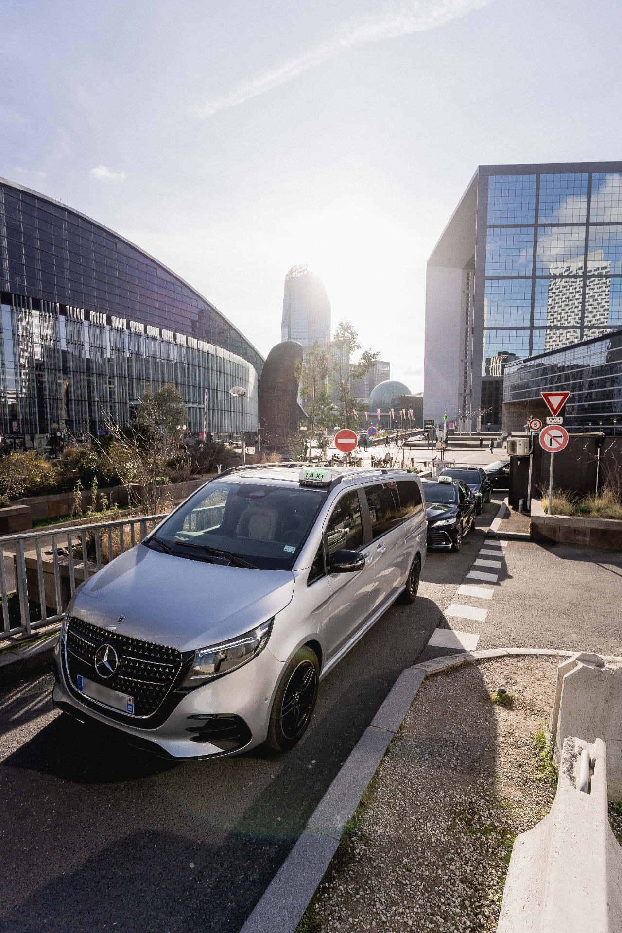Mercedes V-Class angle La Défense