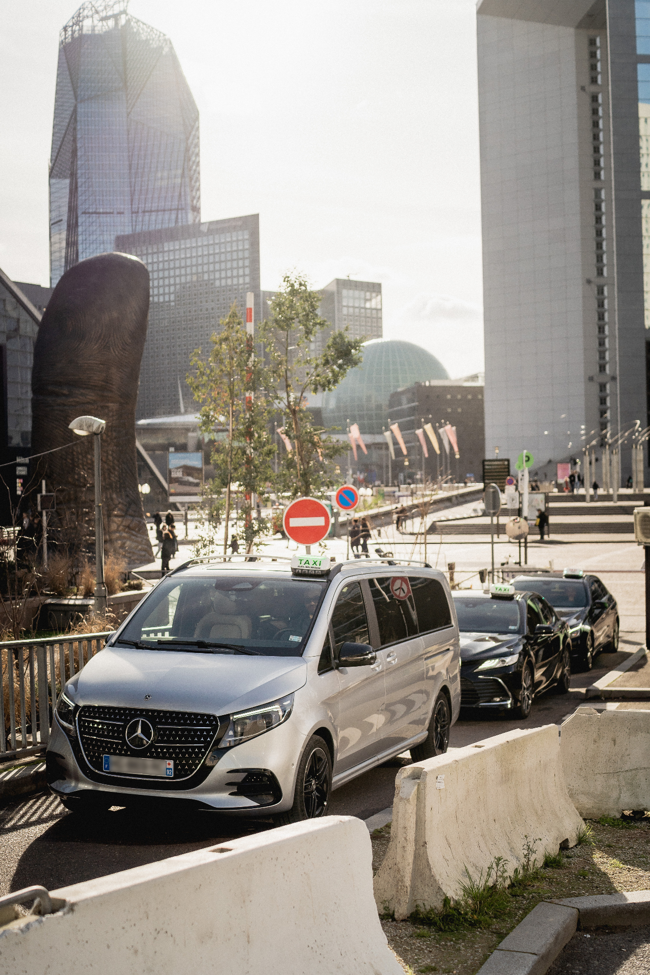 Mercedes V-Class face avant La Défense